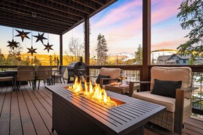 Interior - Winterhaven Estate by Avantstay Sleeps 19 Guests Mountain Compound w/ Views, Firepit, Hot Tub (Winter Park)