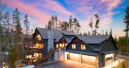 Winterhaven Estate by Avantstay Sleeps 19 Guests Mountain Compound w/ Views, Firepit, Hot Tub