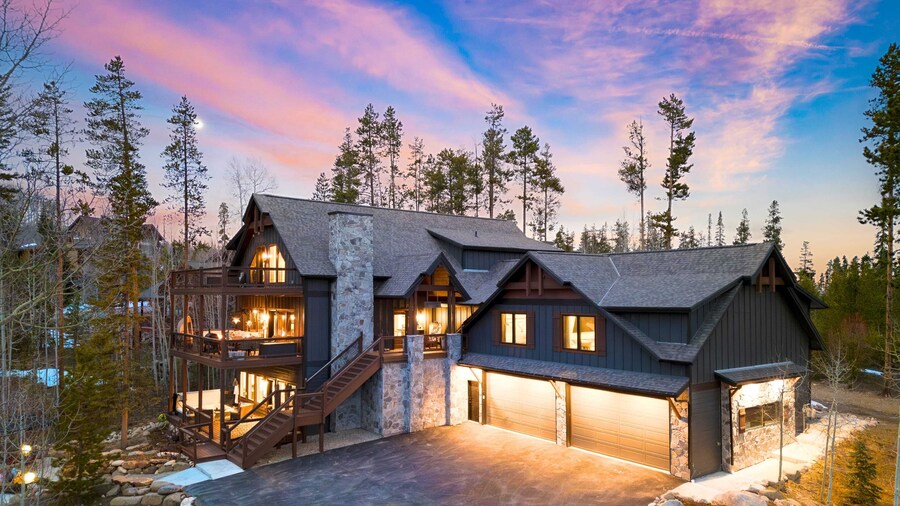 Winterhaven Estate by Avantstay Sleeps 19 Guests Mountain Compound w/ Views, Firepit, Hot Tub