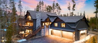 Winterhaven Estate by Avantstay Sleeps 19 Guests Mountain Compound w/ Views, Firepit, Hot Tub