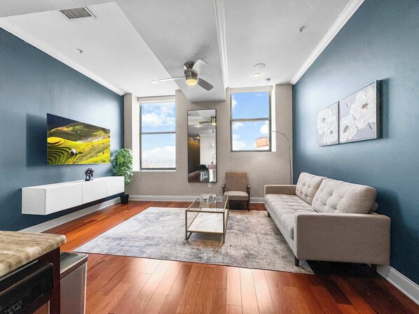 Téléviseur, bureau