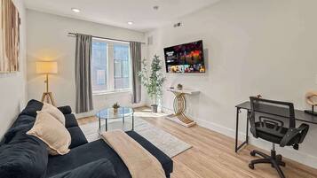 Een televisie en een kantoor