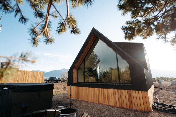 Unclassified image, 1 of 80, button - Luxurious, Riverside Chalet! Romantic Mountain Views (Buena Vista)