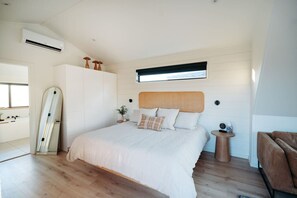 1 bedroom, desk, iron/ironing board, WiFi - Luxurious, Riverside Chalet! Romantic Mountain Views (Buena Vista)