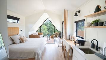 1 habitación, escritorio, tabla de planchar con plancha y wifi