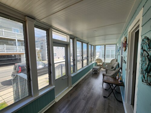 G St Inn Unit 7 Cozy 2-bedroom apartment in charming Hampton with AC, WiFi