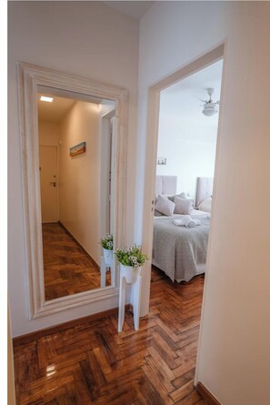 Comfort Apartment, Balcony | 1 bedroom, in-room safe, laptop workspace, blackout drapes - Confort en Av Corrientes (Buenos Aires)