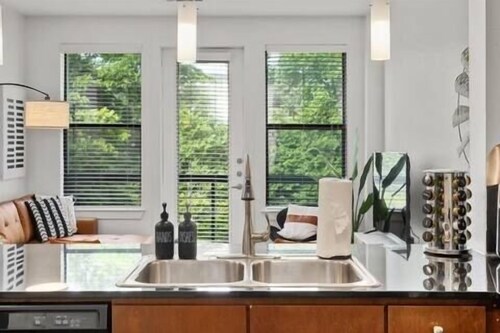 SoCo Dream Stay - Rooftop, Pool, Gym, Central Loc