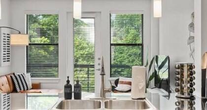 SoCo Dream Stay - Rooftop, Pool, Gym, Central Loc