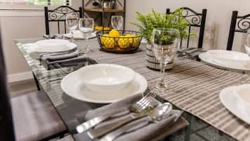 House, Patio, Courtyard View | Dining room