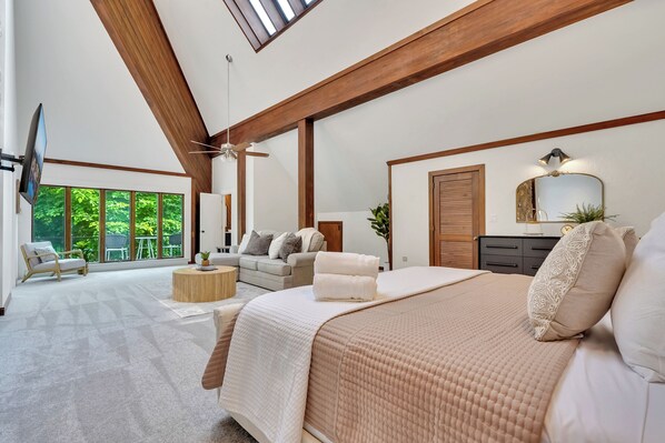 5 bedrooms, iron/ironing board, WiFi, bed sheets