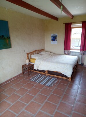 3 chambres, fer et planche à repasser, Wi-Fi gratuit, draps fournis