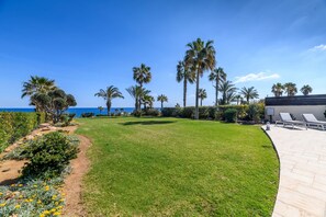 Villa - Royal Beachfront Villa (Paralimni)