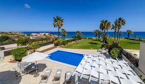 Villa - Royal Beachfront Villa (Paralimni)
