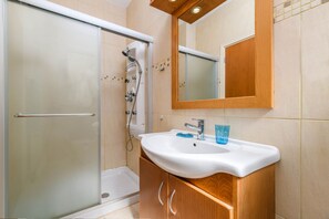 House - Royal Beachfront Villa (Paralimni)