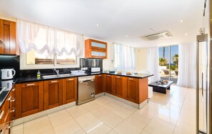 Villa - Royal Beachfront Villa (Paralimni)