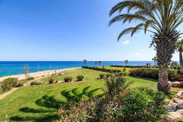 Villa - Royal Beachfront Villa (Paralimni)