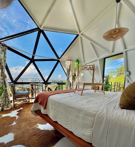 Boho Dome Retreat Mountain Views & Breakfast