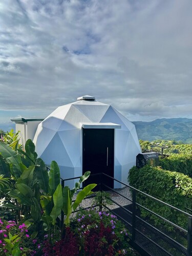 Boho Dome Retreat Mountain Views & Breakfast
