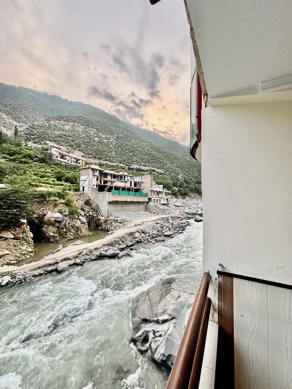 Deluxe Room, Balcony, Mountain View | Balcony view