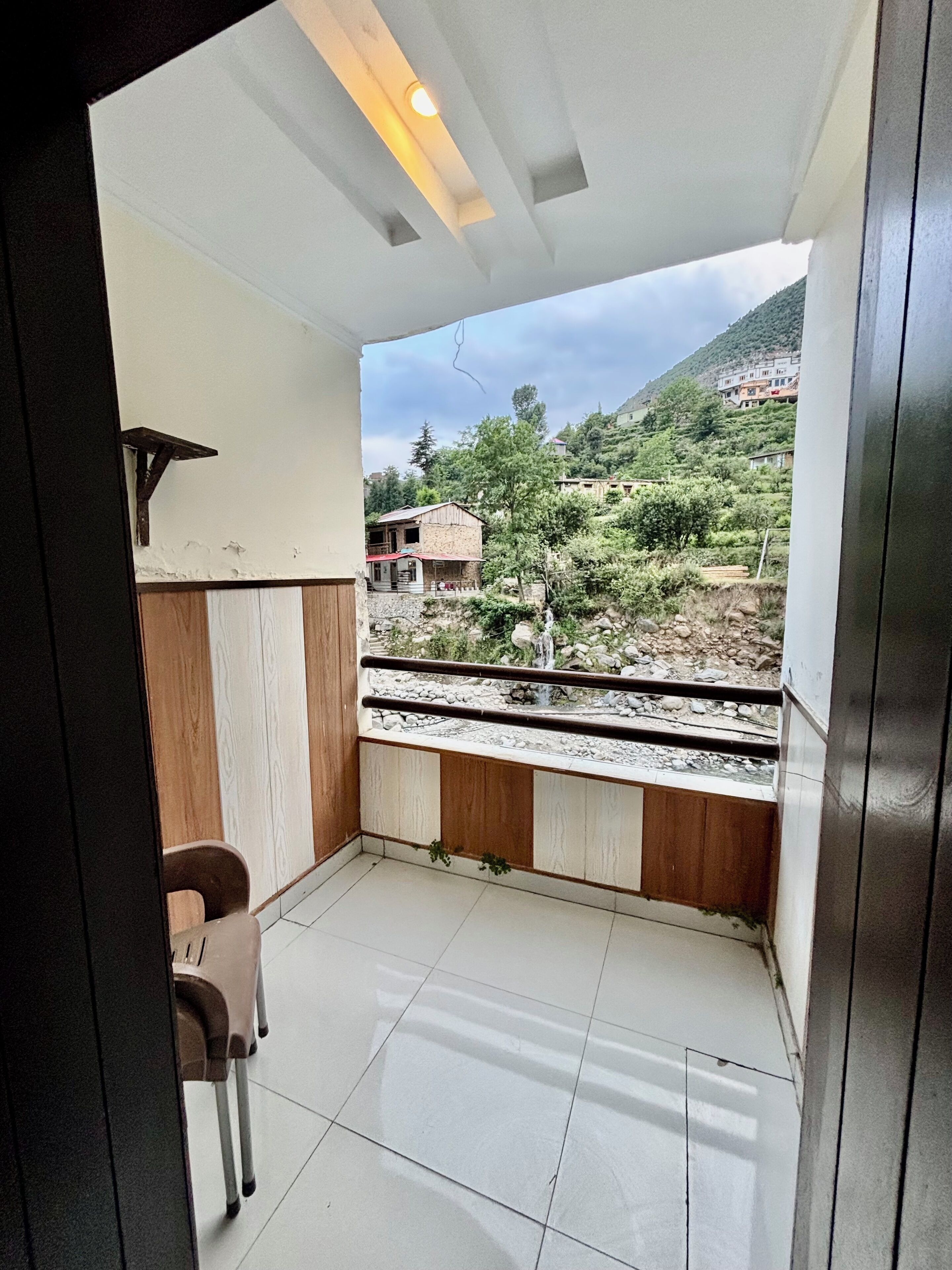 Deluxe kamer, balkon, uitzicht op bergen | Uitzicht op het meer