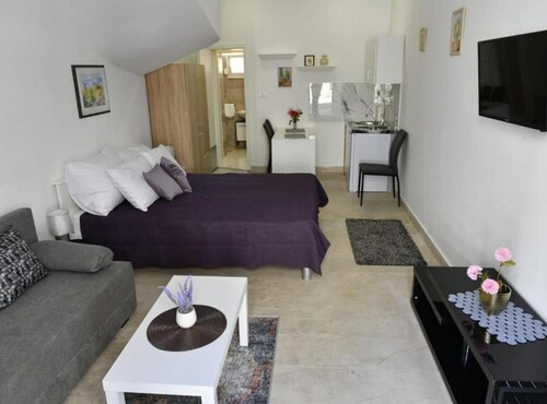 Charming Sinj Town Studio Apartments - Studio Apartments 1