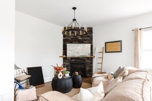 TV, fireplace, stereo