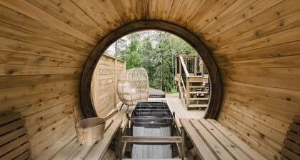 All Season Muskoka Cottage*HotTub*Sauna*Beach*BBQ