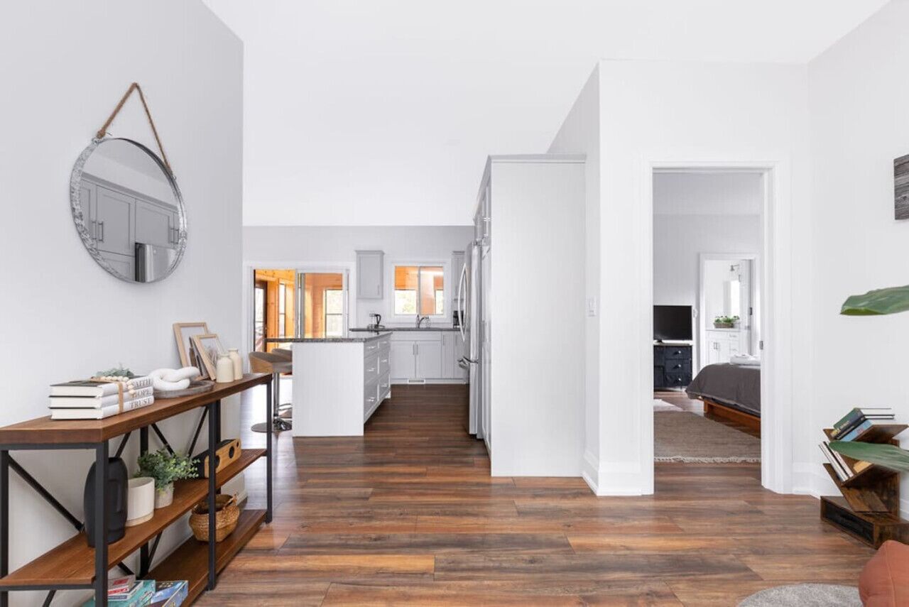 6 bedrooms, iron/ironing board, WiFi, bed sheets