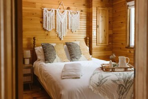 Desk, WiFi, bed sheets - Fox Den|Sauna|BBQ|LakeAccess|PrivateBeach|Firepit (Huntsville)