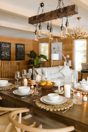 Dining - Fox Den|Sauna|BBQ|LakeAccess|PrivateBeach|Firepit (Huntsville)