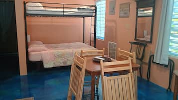 1 dormitorio, tabla de planchar con plancha, cuna de viaje y wifi gratis