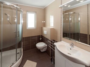 Douche, serviettes fournies