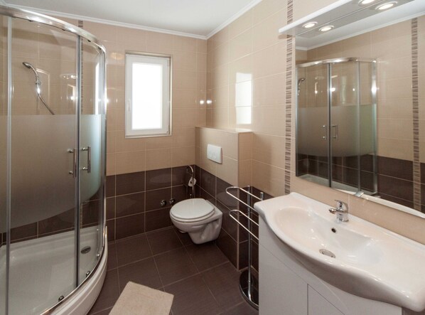 Shower, towels