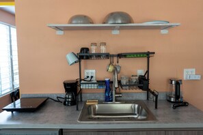 Kühlschrank, Mikrowelle, Geschirrspüler
