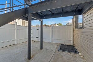 Property grounds - Serenity Stays Charming 3bd 2.5ba Oasis (Philadelphia)