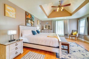 3 bedrooms, desk, iron/ironing board, Internet - 14 Mi to Dtwn Louisville: Holiday Vacation Home! (Louisville)