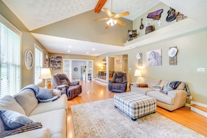Interior - 14 Mi to Dtwn Louisville: Holiday Vacation Home! (Louisville)