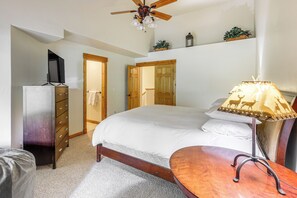 3 bedrooms, iron/ironing board, internet, bed sheets