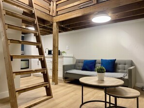 Living area - Bayfield Retreat • 15min From Grand Bend • Pool • Hot tub • Full Kitchen • #9 (Bayfield)