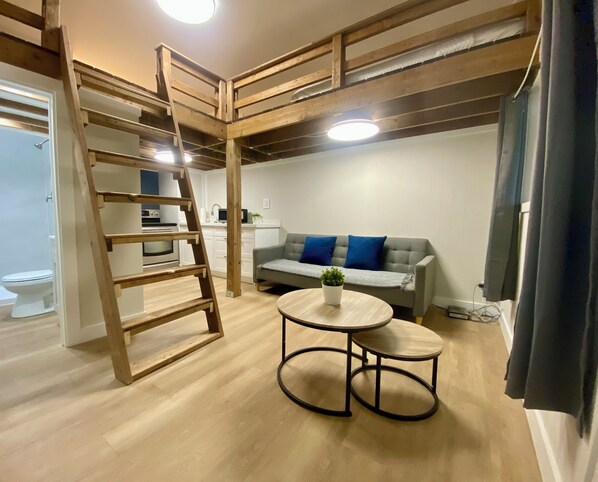 Living area - Bayfield Retreat • 15min From Grand Bend • Pool • Hot tub • Full Kitchen • #9 (Bayfield)