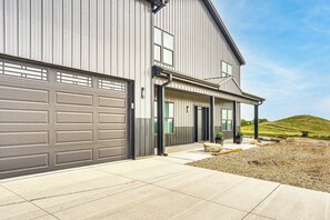 Exterior detail - 2 Mi to Lewis and Clark Lake: Spacious Getaway (Crofton)