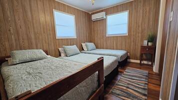 2 quartos, ferros/tábuas de passar roupa, Wi-Fi, roupa de cama