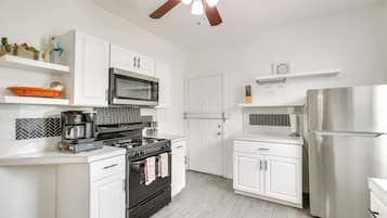 Coffee/tea maker, fridge, stovetop, toaster
