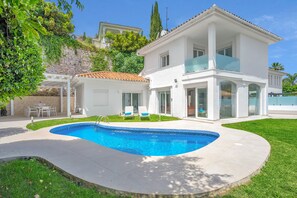 Utomhuspool