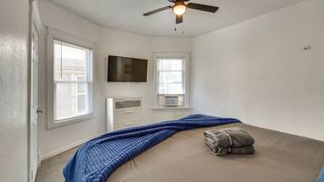 2 bedrooms, desk, iron/ironing board, WiFi