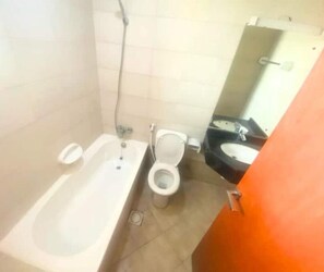 Bathroom - Dubai Home 908/MBC (Al Warsan First International City)