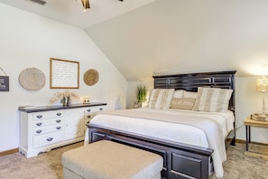 2 bedrooms, travel crib, internet, bed sheets