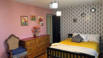 3 makuuhuonetta, silitysrauta/-lauta, ilmainen Wi-Fi, vuodevaatteet