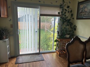 Interior - Charming 3-bedroom house with AC, WiFi in tranquil Edgewater on the bay . (Edgewater)